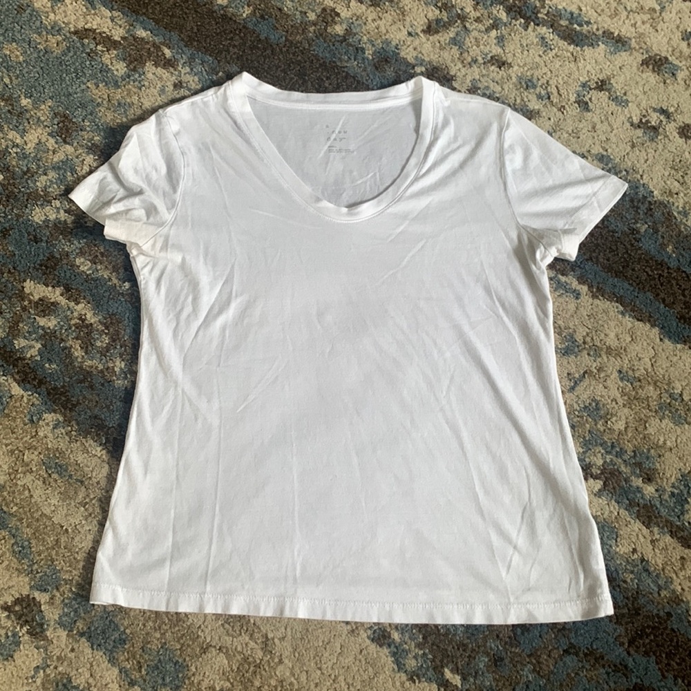 Women’s white scoop next tee